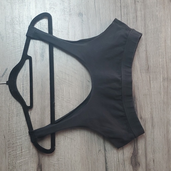 Good American Essential Scoop Bralette in Black - Picture 6 of 10